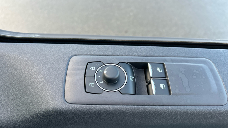 Ford Tourneo Custom 320 L1 Diesel Fwd 2.0 EcoBlue 136ps H1 Titanium 8 seater Auto